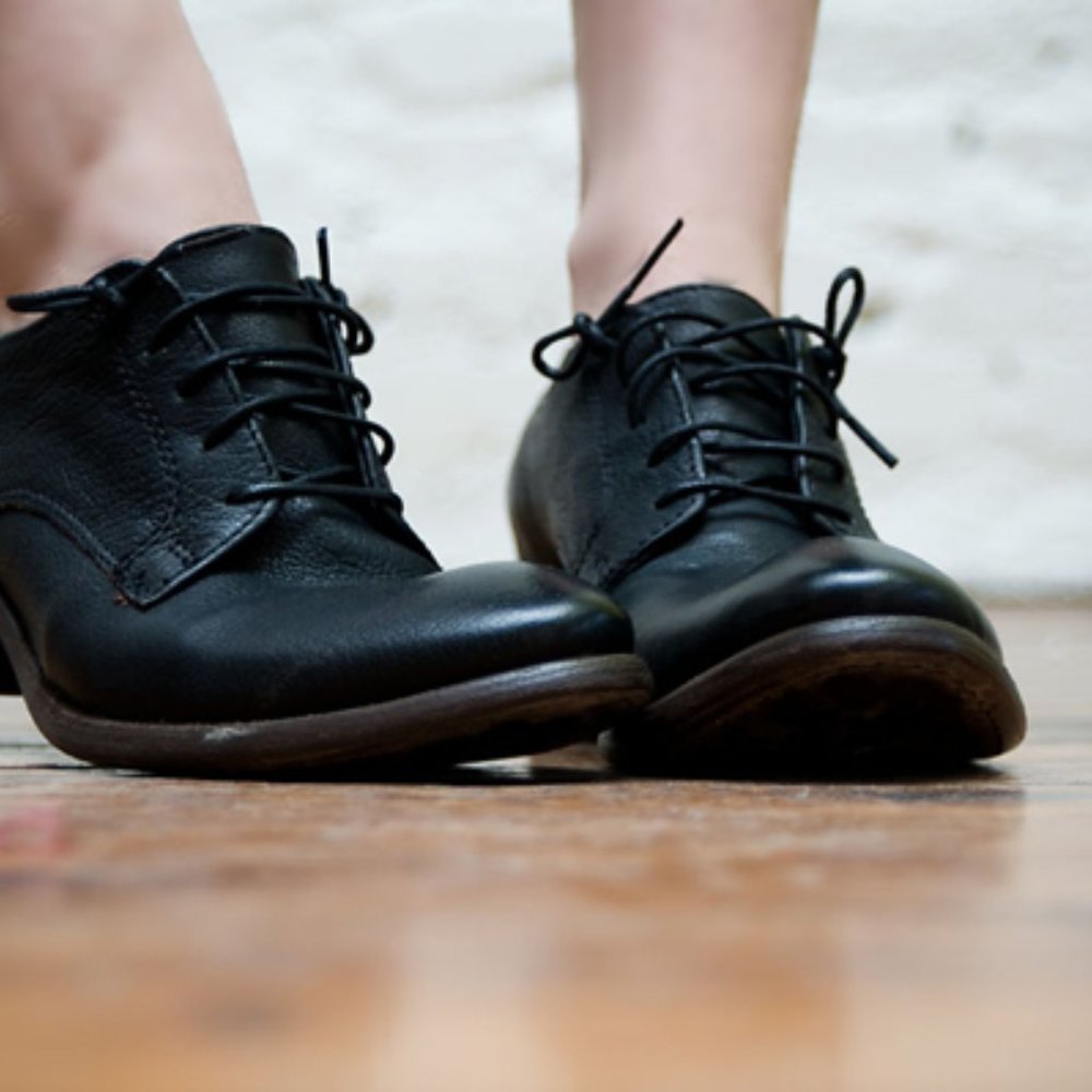$349 Frye Carson Oxford Vintage Black Genuine Leather Lace Up Heeled Ankle Boot